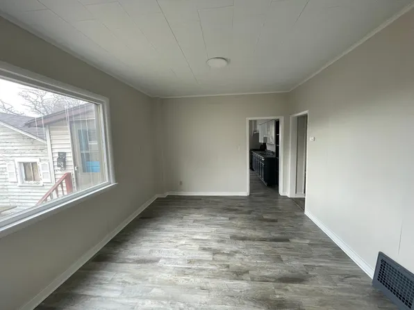 319 N 18th St, Escanaba, MI 49829