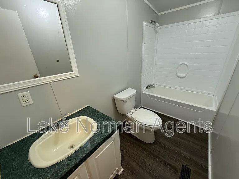 1121 McRee Heights Cir — Photo 9