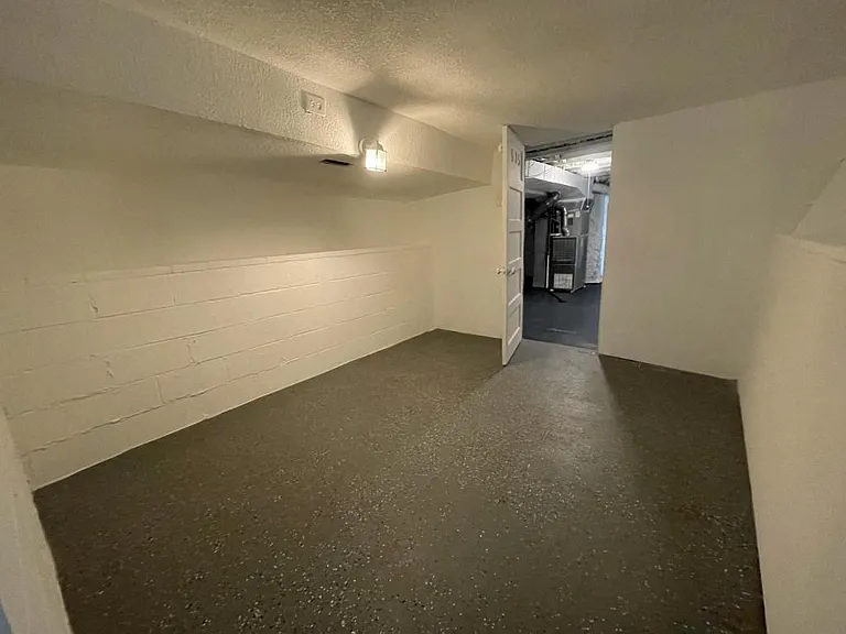 635 Orville Ave — Photo 27