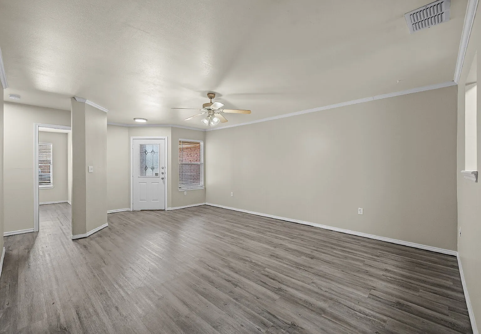 3 bed, 3.0 bath, 1370 sqft, $1,200 — Photo 3