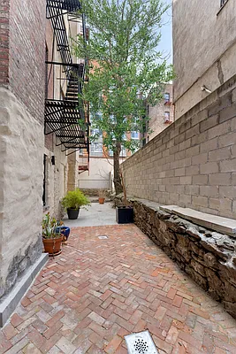 Rented by Artifact.co | media 10