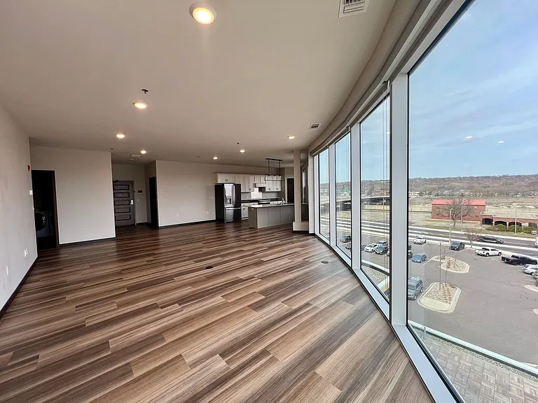 201 N Riverfront Dr — Photo 6