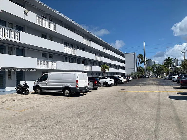 1333 E Hallandale Blvd #143 — Photo 12