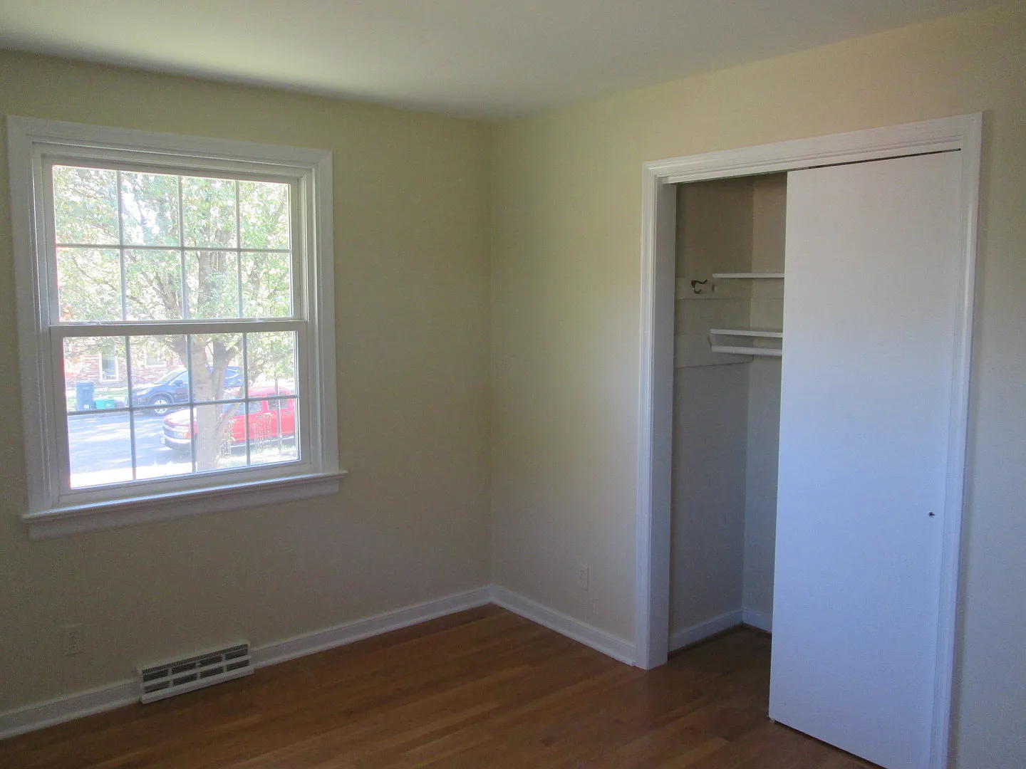3 bedroom, 1.5 bathroom brick rancher with large fenced yard. Available in now — Photo 4