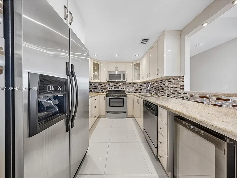 100 Bayview Dr #606 — Photo 11