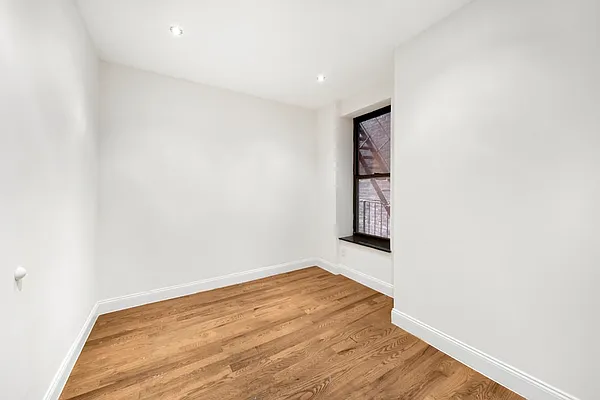 Rented by REZI | media 16