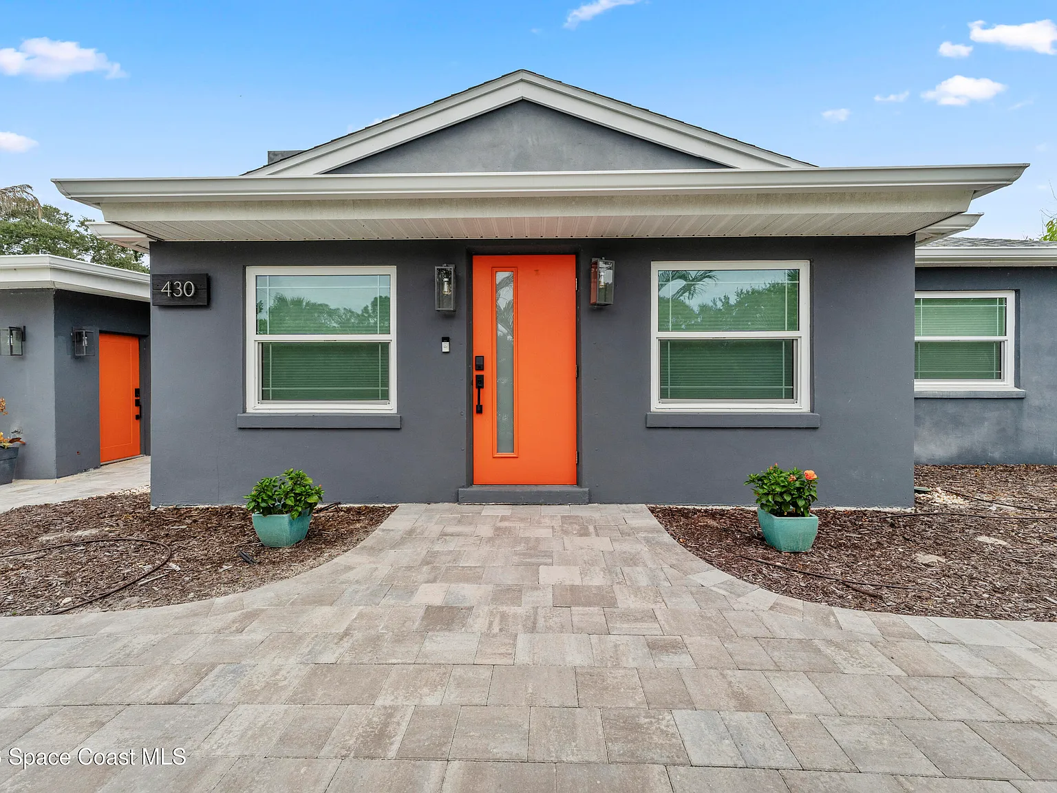 3 bed, 3.0 bath, 1641 sqft, $4,100 — Photo 1