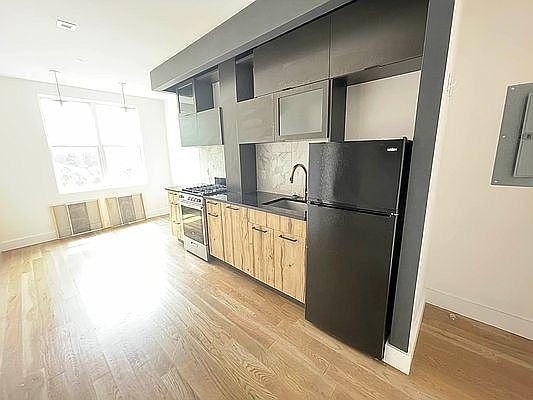 1st image of 1054 Dean St #4R