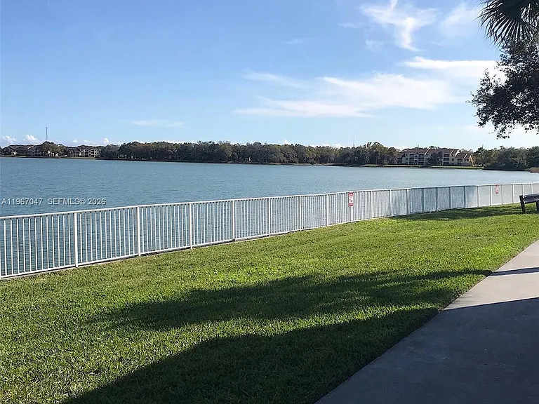 2841 N Oakland Forest Dr #110 — Photo 31