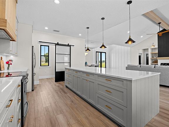 5th image of 389 SW Mossy Oak Way