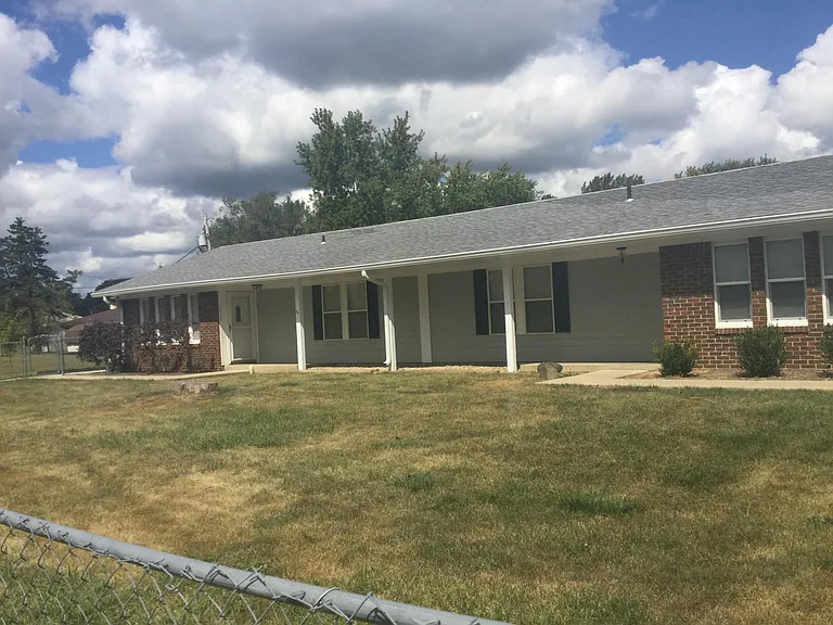 7058 S Manor Dr — Photo 1