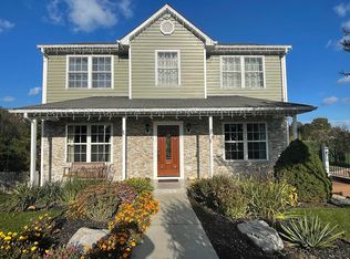 22 Foxhall Ln, Weyers Cave, VA 24486