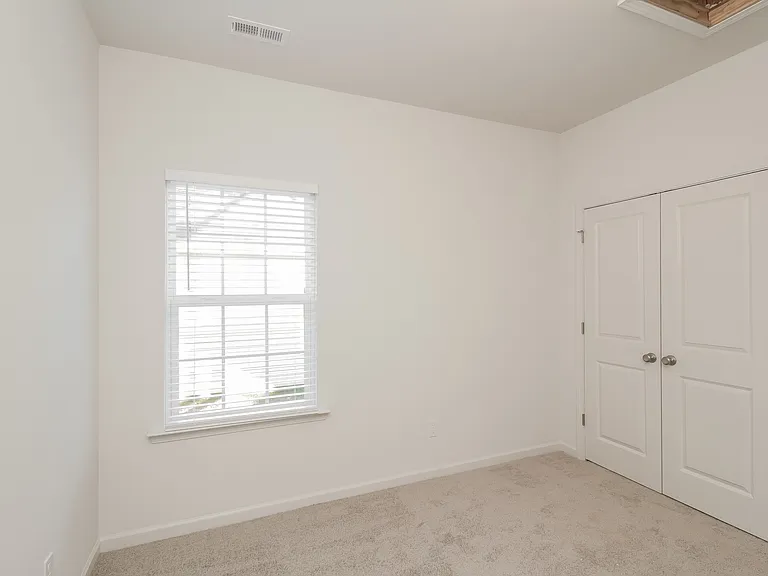 209 E Washington Ave — Photo 13