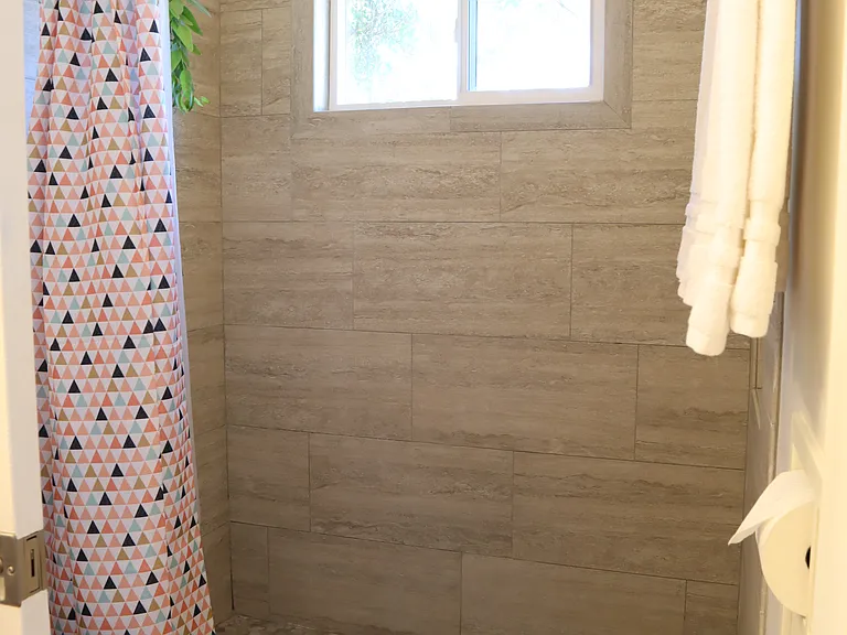 2526 E Corrine Dr — Photo 6