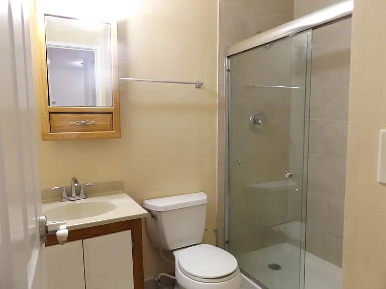 710 W Huntington Commons Rd #1B — Photo 11
