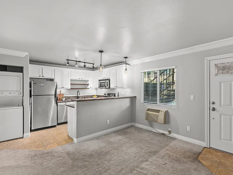 800 N Mollison Ave N #21 — Photo 7