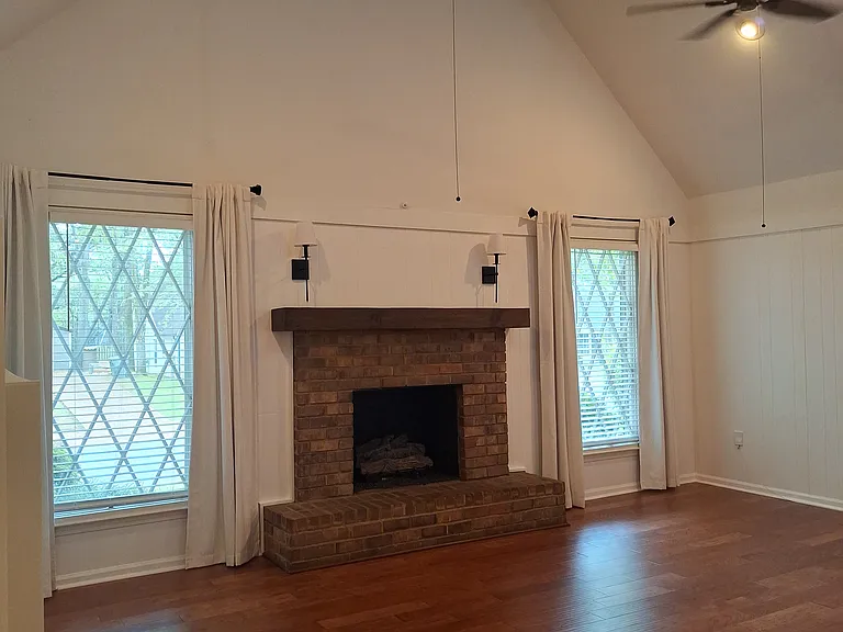 277 Amanda St — Photo 15