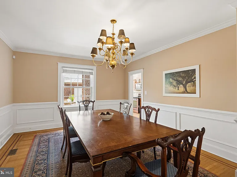 214 E University Pkwy — Photo 14
