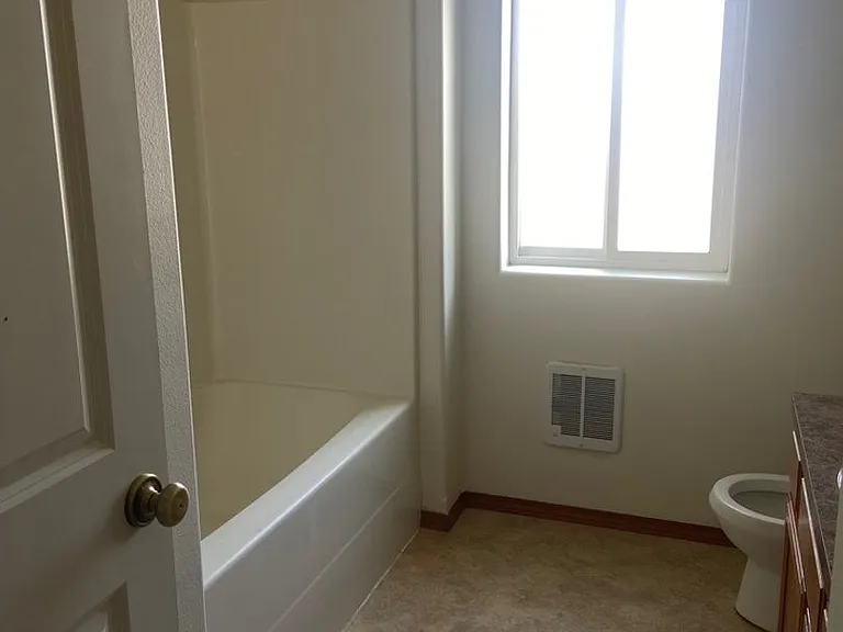 155 NE Kettle St — Photo 6