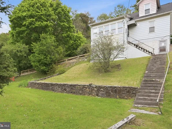 378 Spruce St, Thomas, WV 26292