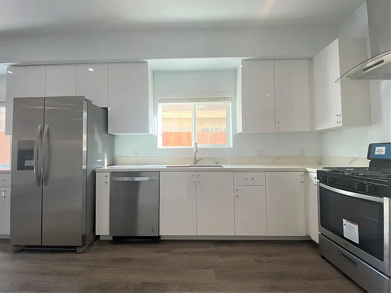 428 N Harvard Blvd — Photo 13