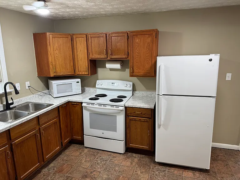 928 Jefferson St — Photo 8