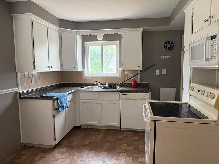 21307 Le Fever Ave — Photo 4