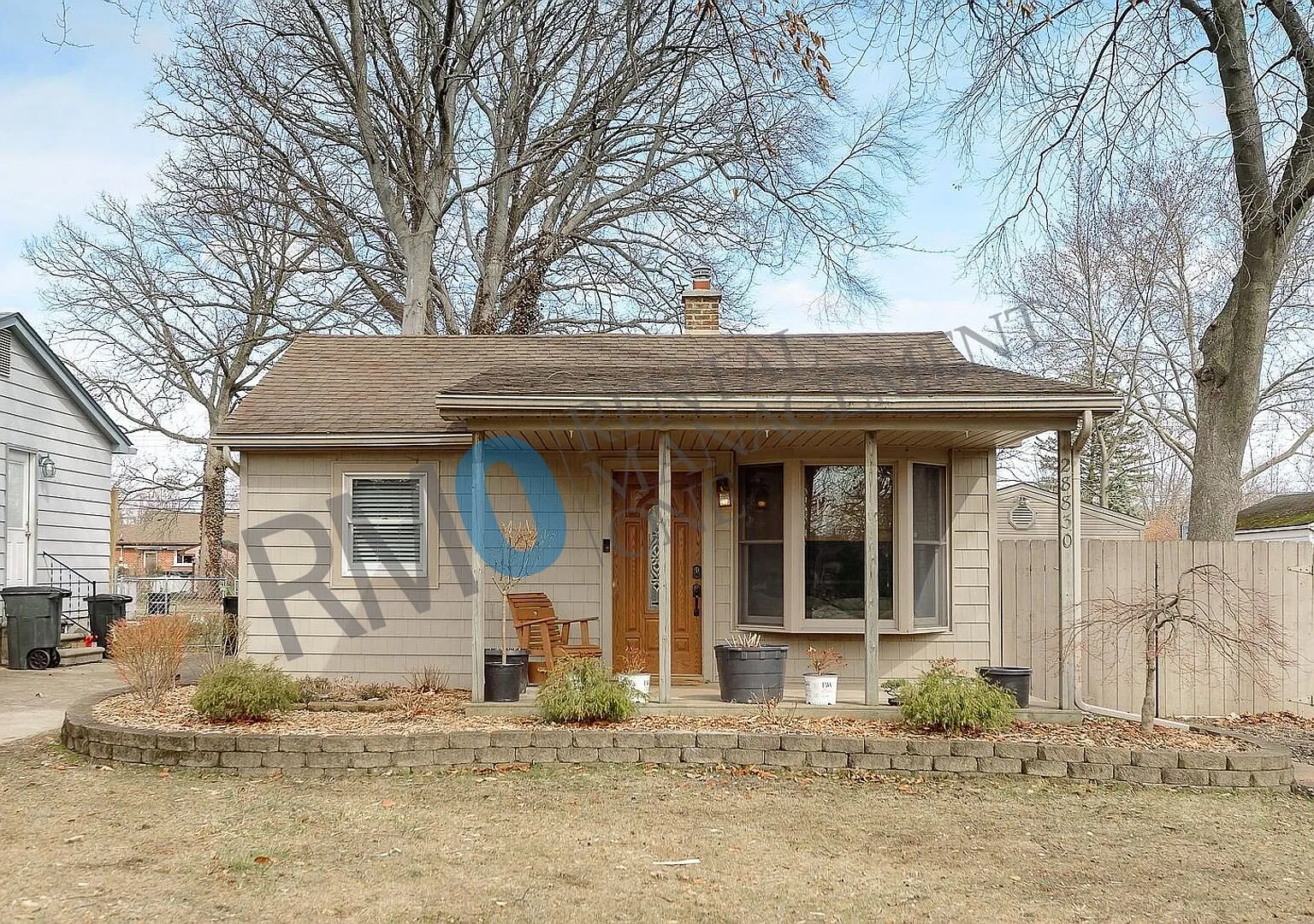 Move-In Ready 3 Bedroom, 1 Bathroom Home in Livonia — Photo 1