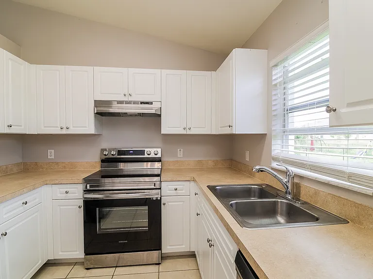3802 35th St SW — Photo 5