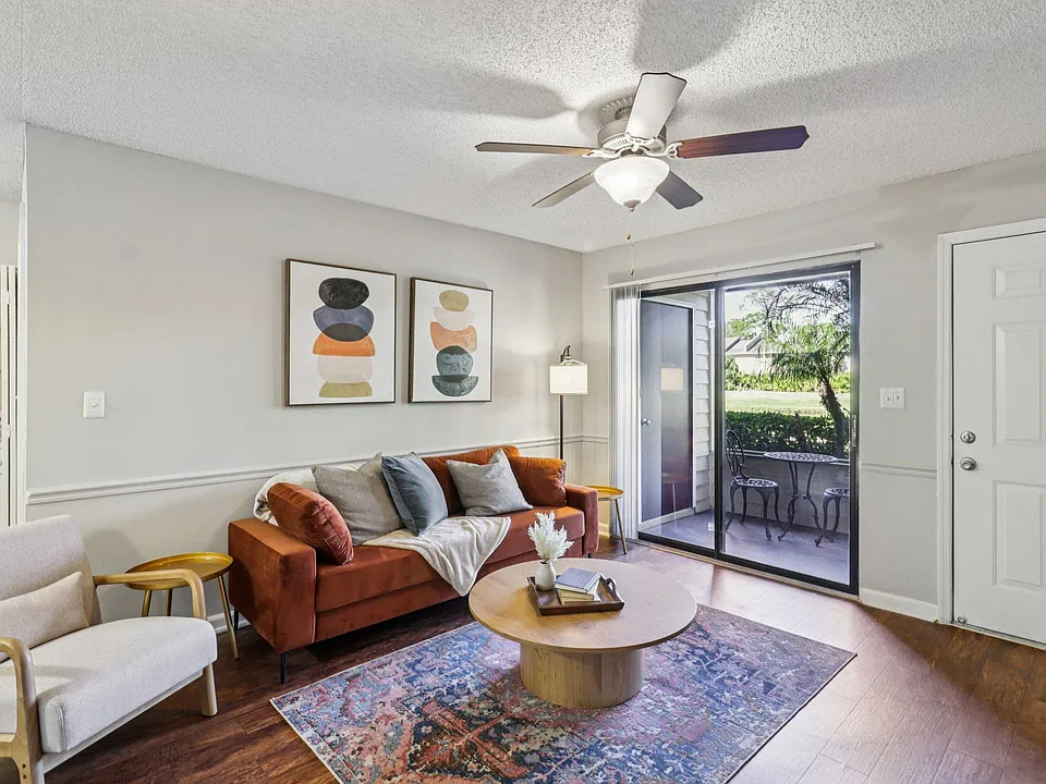 Lakeside Gardens