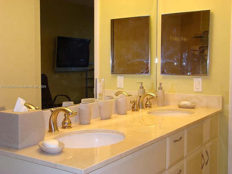 6365 Collins Ave #3407 — Photo 10