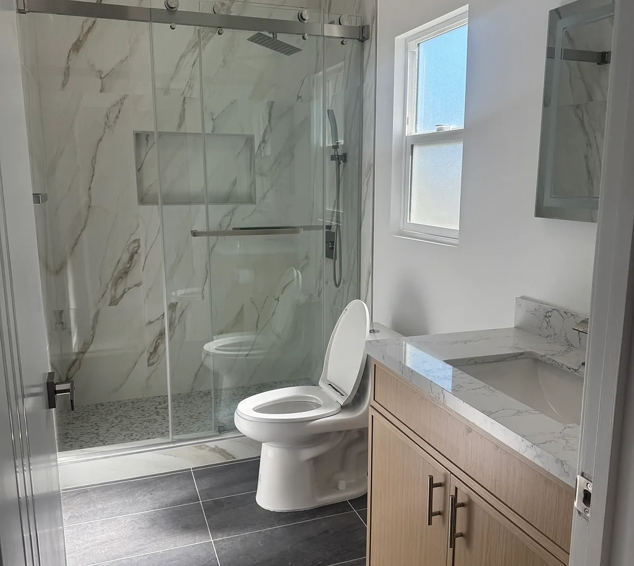 4 bed, 1200 sqft, $1,300 — Photo 2