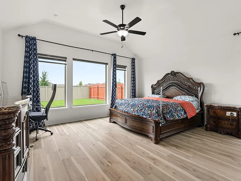 372 Hollister Dr — Photo 5