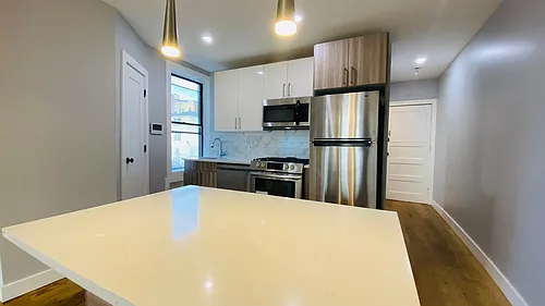 84 Romaine Ave #10 Photo 1