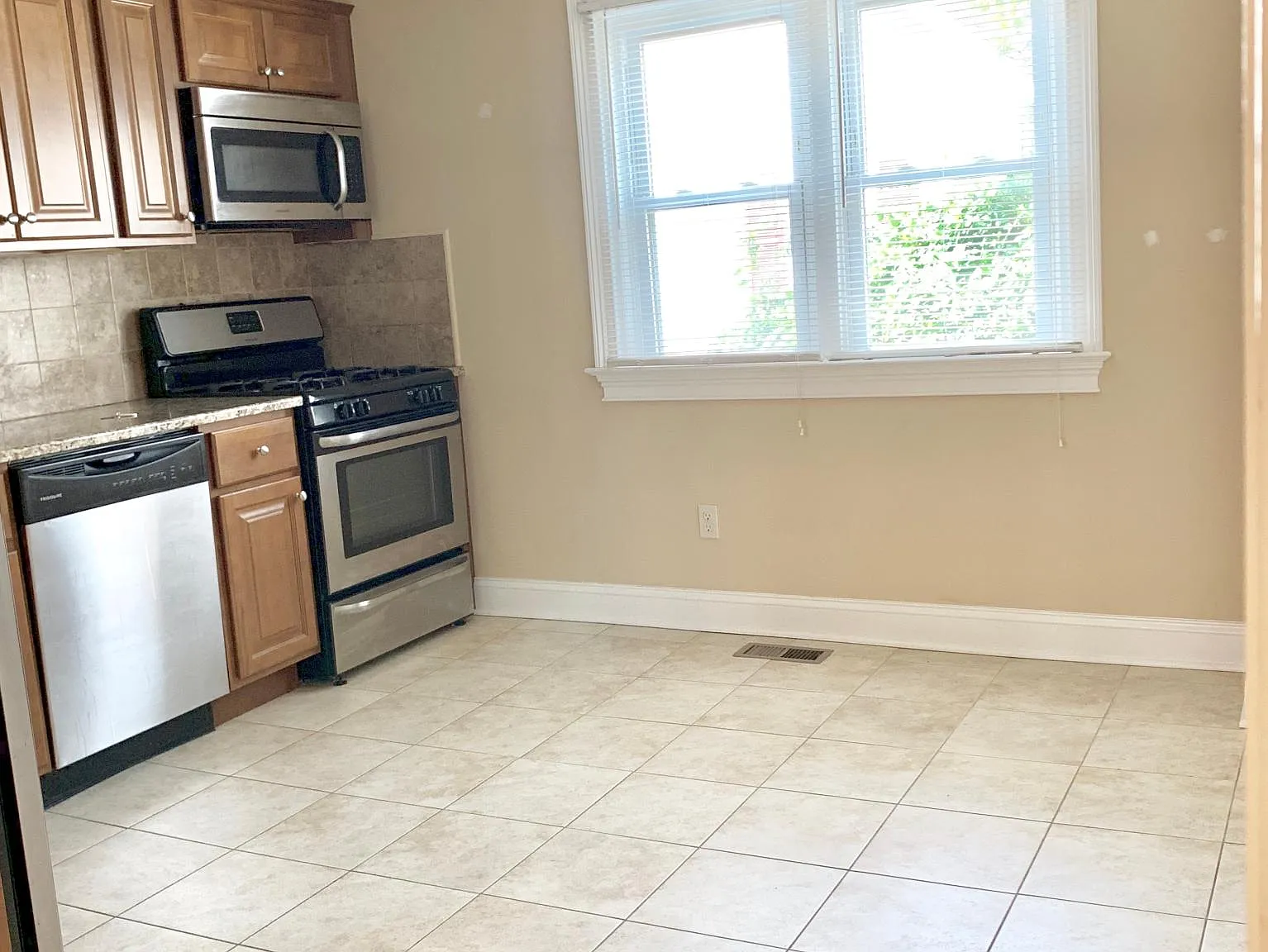 35 Lathrop Ave — Photo 4