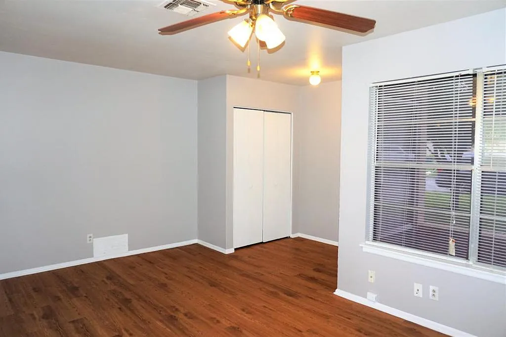 202 Brenda Drive — Photo 2