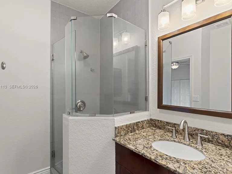 1110 NE 1st Ave #1110 — Photo 20