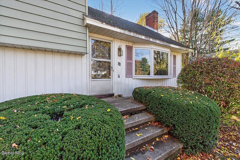 4th image of 44 Damask Drive
