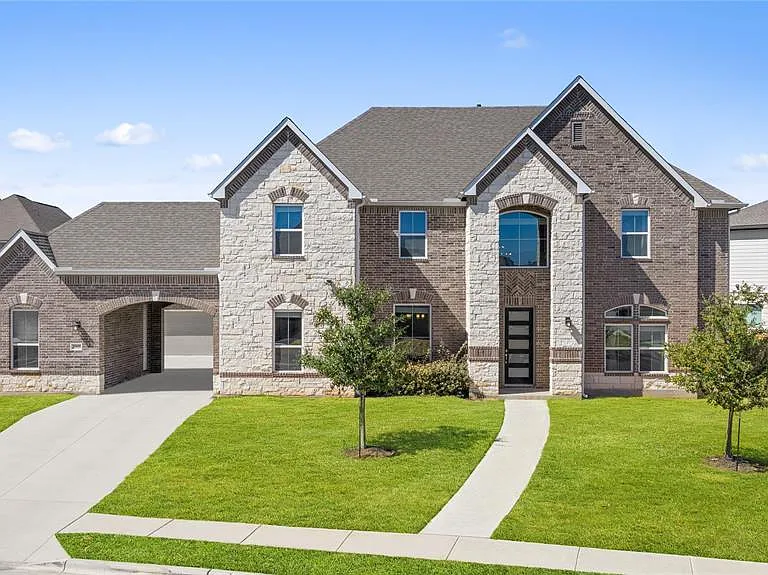 20808 Pinewalk Dr — Photo 1