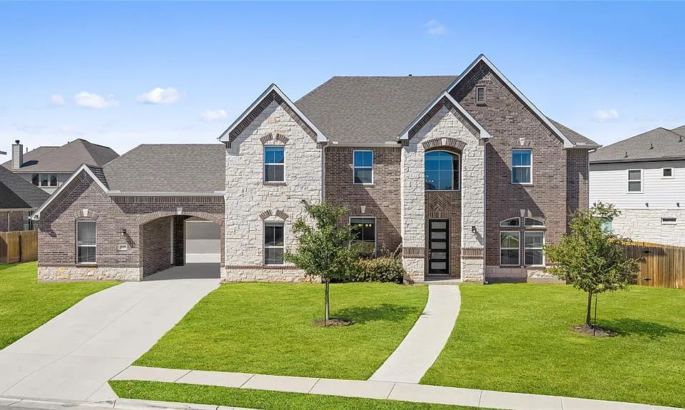 20808 Pinewalk Dr