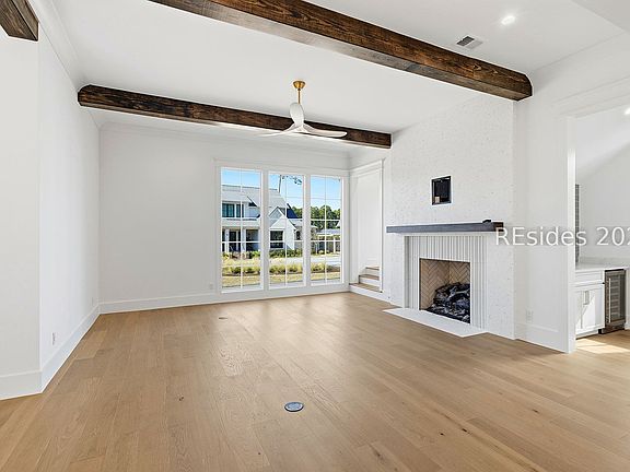 4th image of 18 Lyonia St