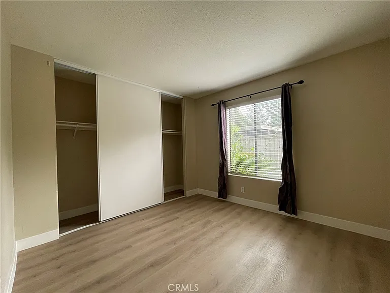 61 Streamwood #61 — Photo 13