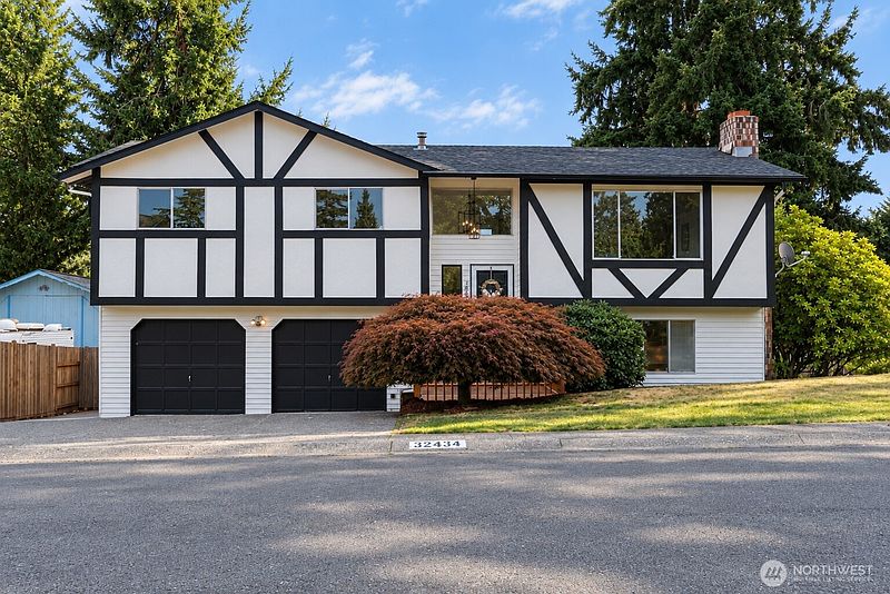 2nd image of 32434 49th Avenue SW