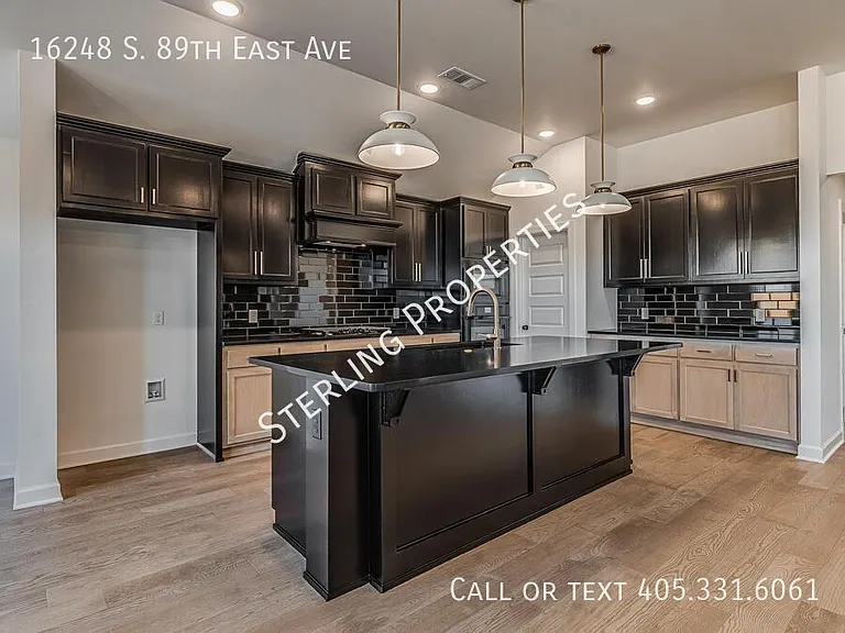 16248 S 89th East Ave — Photo 10
