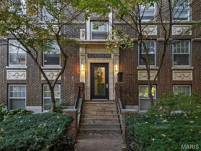 5510 Waterman Blvd #202 — Photo 47