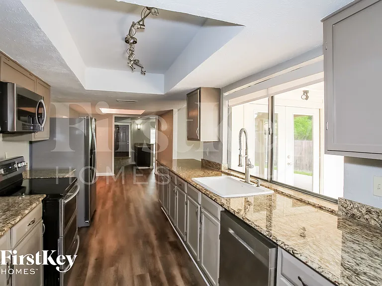 1835 Tree Line Dr — Photo 6