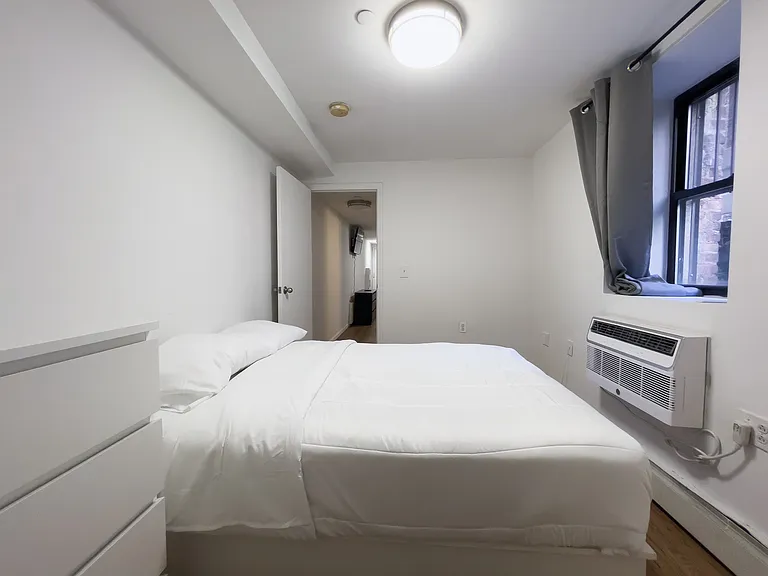 407 W 51st St #1E — Photo 11