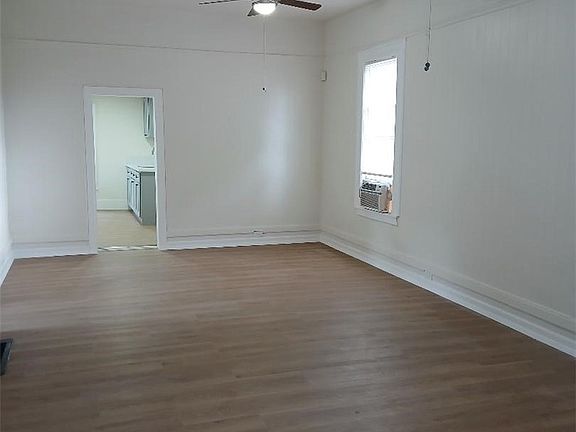 3rd image of 2111 N Orange St