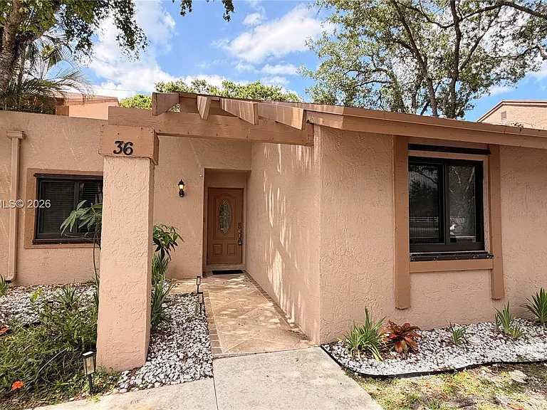 36 Chestnut Cir — Photo 3