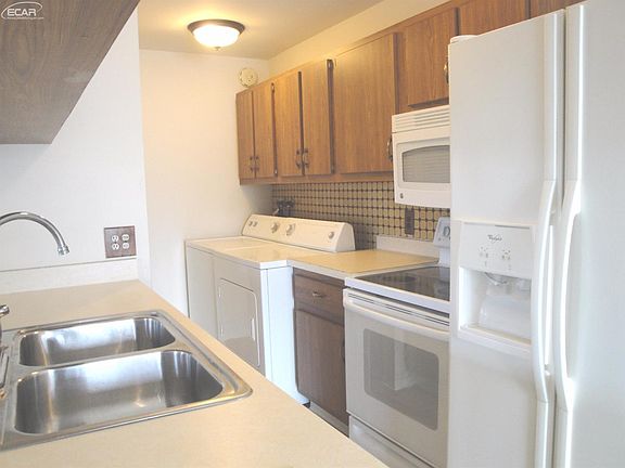 3rd image of 1021 S Dayton St
